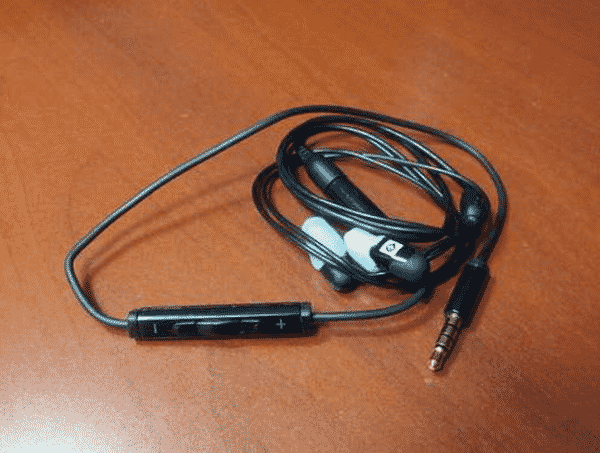 Convert iPhone's Earphone Into Android's Earphone, Image Credit : Buddhra