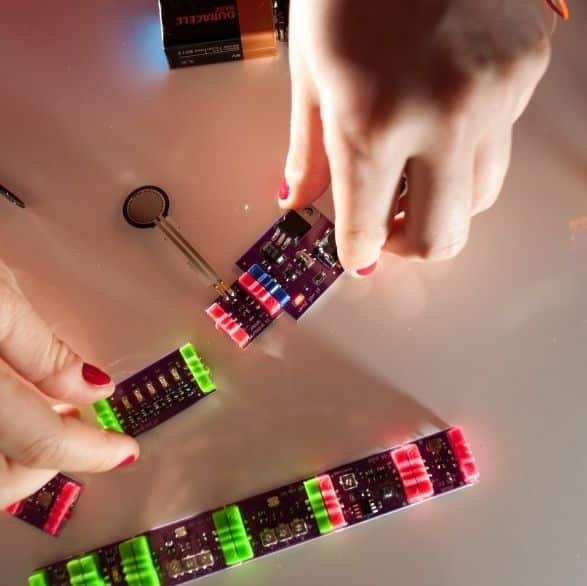 littleBits circuit boards, Image Credit : makezineblog.files.wordpress.com