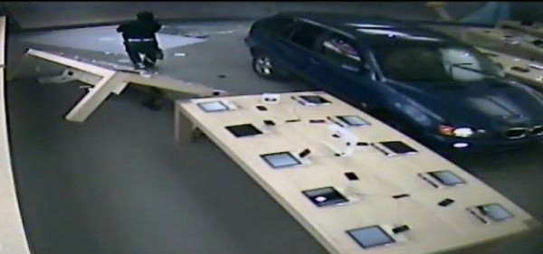 Thieves Looting iPhones and iPads