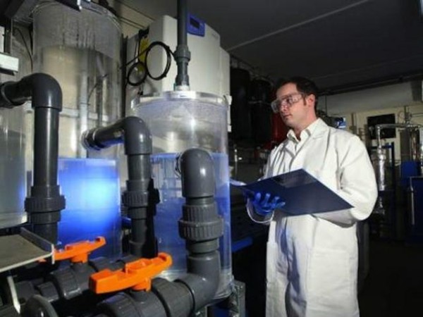 Scientists Turning Air Into Petrol