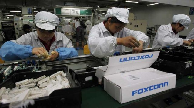 Production of Apple's iPhone 5S At Foxconn