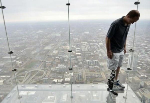 Zac Vawter Climbs Chicago's Willis Tower Using Bionic Leg
