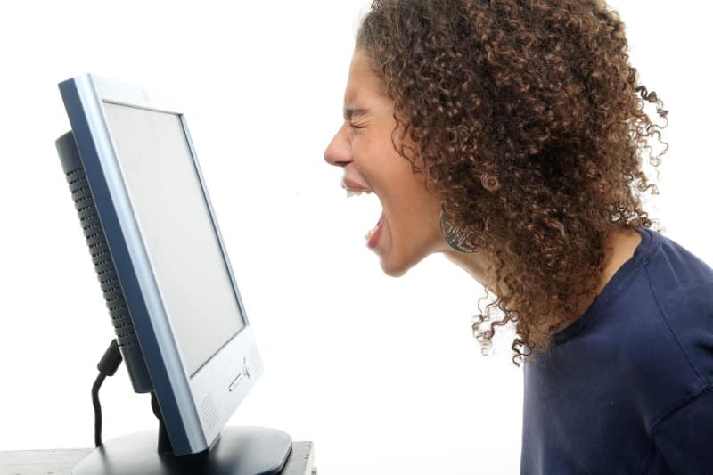 woman-screaming-at-computer