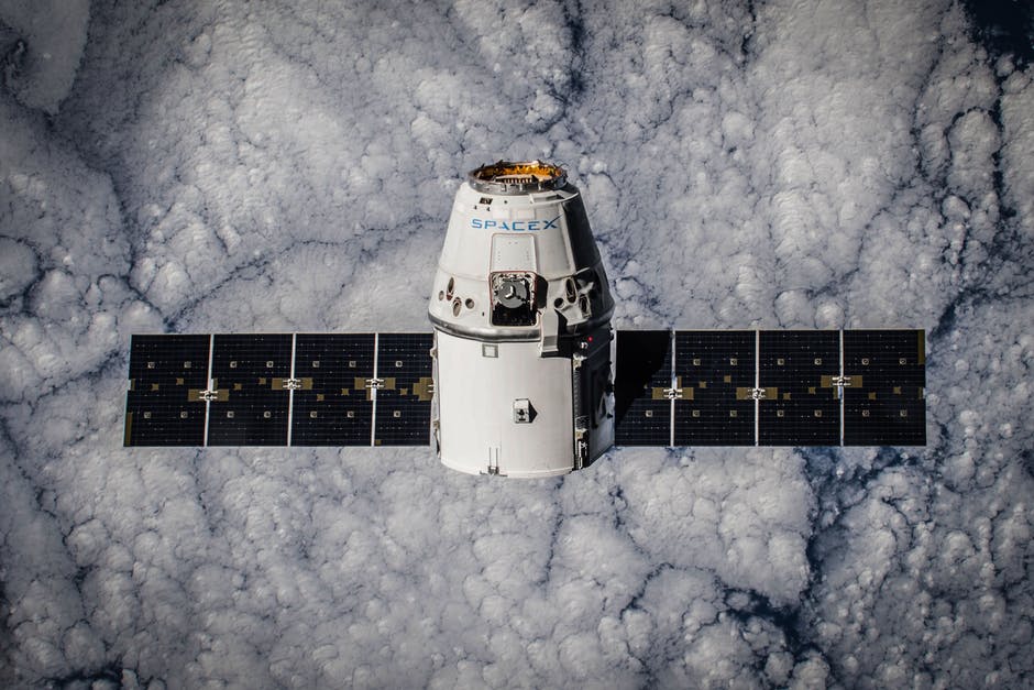 FCC Backs SpaceX's Plans to Build Low-Orbit Satellite Internet
