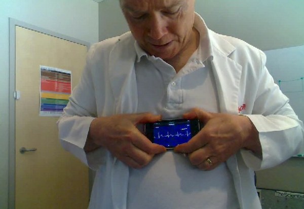 http://thetechjournal.com/wp-content/uploads/images/1106/1308640604-new-iphone-app-icard-ecg-reads-your-heart-rate-1.jpg