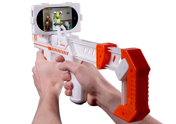http://thetechjournal.com/wp-content/uploads/images/1106/1308919805-appblaster-iphone-accessory-gives-you-a-new-ar-gaming-experience-1.jpg