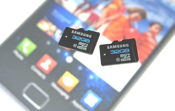 http://thetechjournal.com/wp-content/uploads/images/1107/1309505230-samsung-bring-32gb-microsd-card-capable-with-high12mbps-speeds-1.jpg