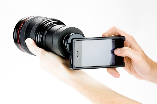 http://thetechjournal.com/wp-content/uploads/images/1107/1310107072-iphone-4-slr-mount-turns-your-iphone-into-an-slr-by-nikon-and-canon-lenses-1.jpg