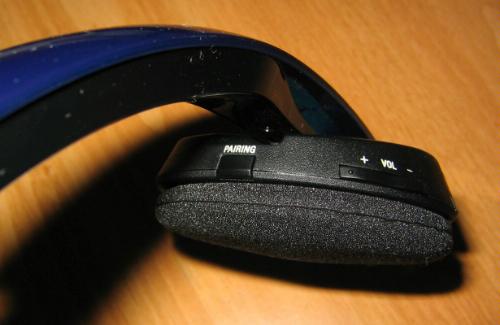 http://thetechjournal.com/wp-content/uploads/images/1108/1312362518-sonys-overthehead-style-stereo-bluetooth-headset-5.jpg