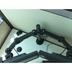 http://thetechjournal.com/wp-content/uploads/images/1111/1320776260-dual-lcd-monitor-stand-desk-clamp-holds-up-to-24-lcd-monitors-5.jpg
