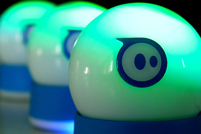 http://thetechjournal.com/wp-content/uploads/images/1201/1325840527-sphero-robotic-ball--ios-and-android-controlled-gaming-system-4.jpg