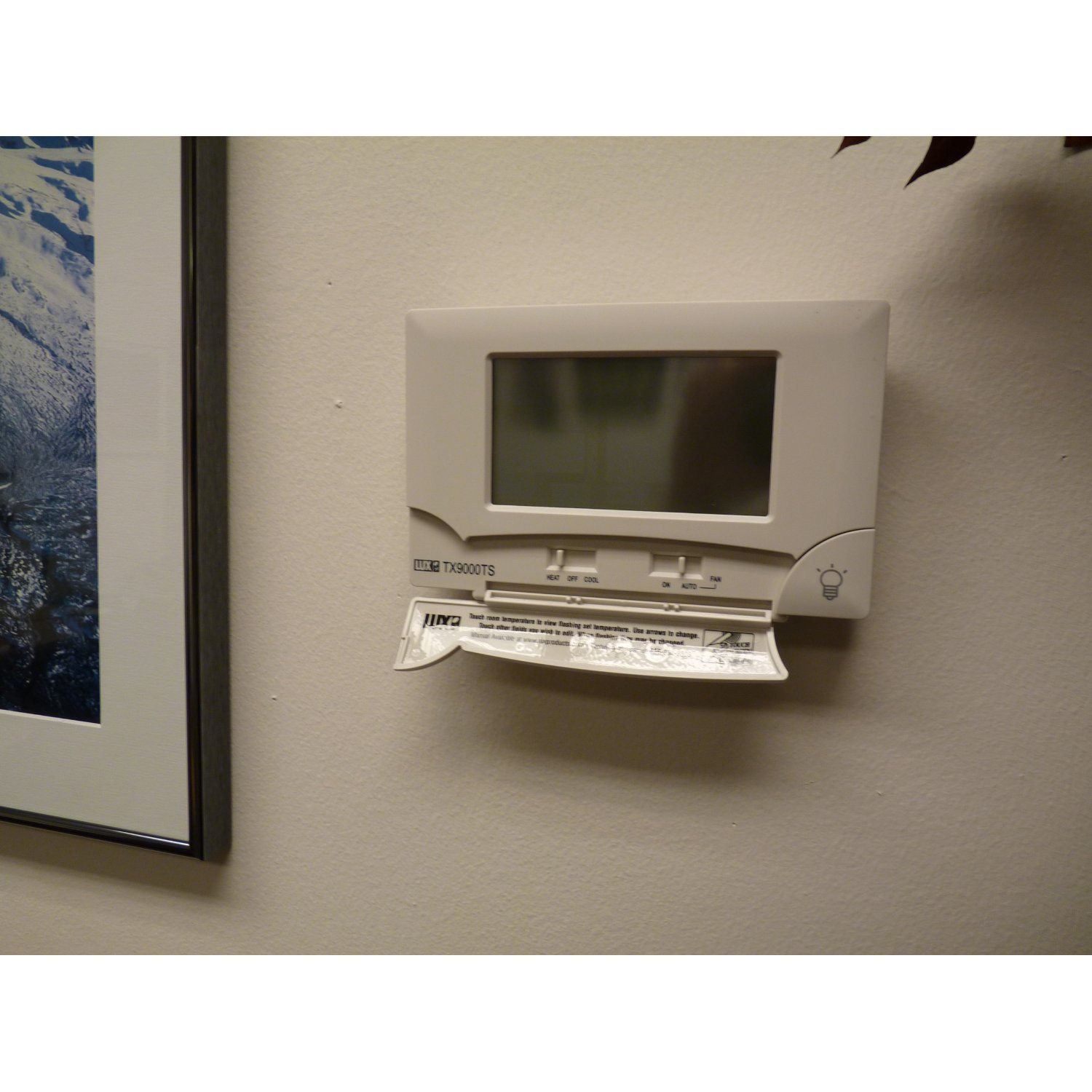 http://thetechjournal.com/wp-content/uploads/images/1202/1329391308-lux-tx9000ts-touch-screen-sevenday-programmable-thermostat-4.jpg