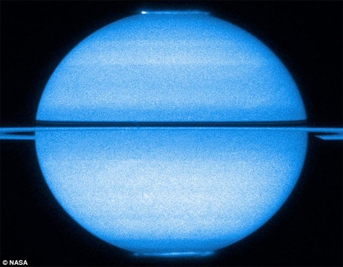 Read more about the article Hubble captures rare image of Saturn’s Aurorae during Equinox