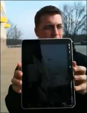 Read more about the article Guy Has Fun Smashing iPad To Pieces
