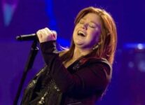 Fuller marks(“Idol” creator) iTunes milestone