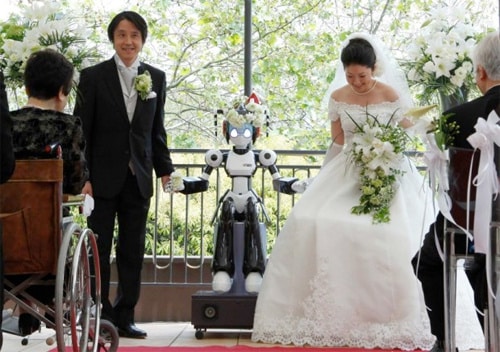 Read more about the article Strange News: Robot Registrar Marries Japanese Couple