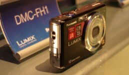 Panasonic Lumix FH1