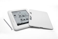 iRiver Cover Story e-reader