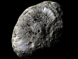 Read more about the article Watch Amazing Full-Color Video Flyby of Hyperion