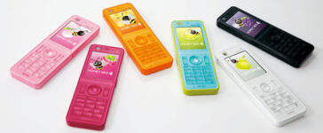 Willcom Honey Bee 4 Cell Phone