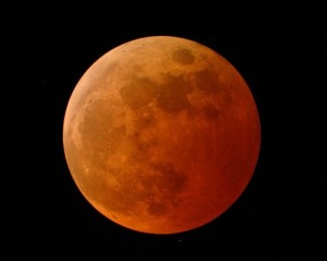 Read more about the article Total Lunar Eclipse to Grace North American Skies