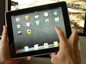 Read more about the article Rumour:iPad 2 Come With Smudge Proof Touch Screen