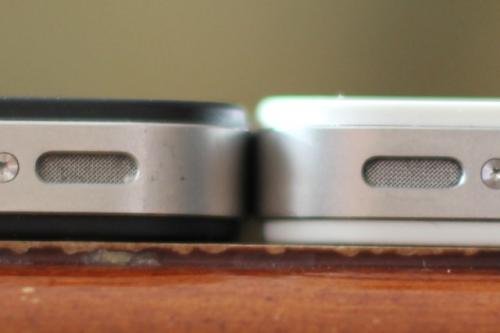 Read more about the article White iPhone 4 Slightly Thicker Than The Black One