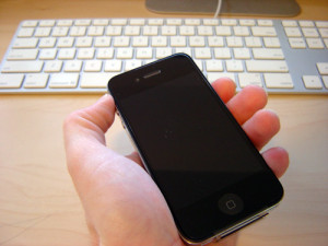 Read more about the article Apple To Release iOS 4.3.3 / 4.4 To Fix iPhone Location Tracking Bug
