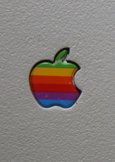 Read more about the article Apple’s Declining Sales May Be The Cause Of Patent Wars In Europe