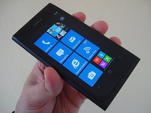 Read more about the article Microsoft Hands Nokia $250 Million For Windows Phone