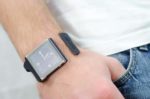 Nanolet: A Sleek Bracelet To Hold Your iPod Nano