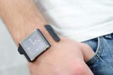 Nanolet: A Sleek Bracelet To Hold Your iPod Nano
