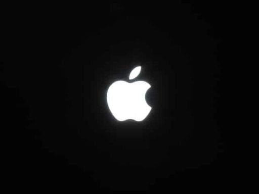Read more about the article Analyst Charged For Insider Trading And Leaking Apple Sales Projections