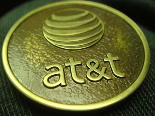 Read more about the article Judge Orders AT&T To Pay iPhone Owner $850 For Data Throttling