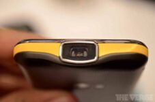 MWC 2012: Samsung Galaxy Beam Brings You Projector Within Mobile