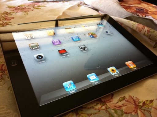 Read more about the article iPad 2 Facing Shortage At Major Retailers, Indicates iPad 3 Coming Soon