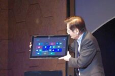 New Asus AIO Transformer Packs Both Android 4.0 And Windows 8