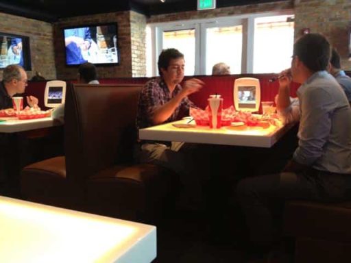 Read more about the article D-Doghouse Restaurant In Miami Using iPad As Menu And Jukebox