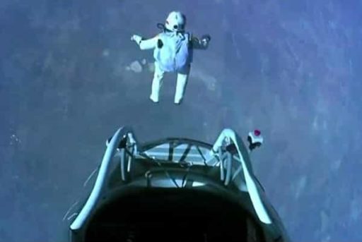 Read more about the article Felix Baumgartner Successfully Jumps From The Edge Of Space