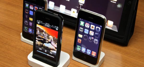 Apple Grabs 53% Of The US Smartphone Market, Thanks To Old Phones – The ...