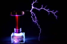 oneTesla: Music-Playing Tesla Coil Kit Goes Massive On KickStarter