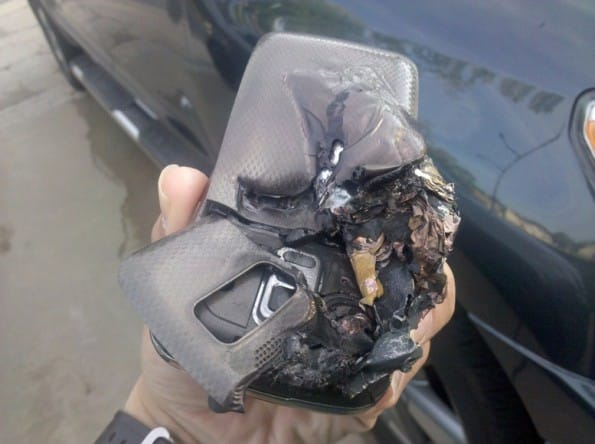 Read more about the article Samsung Cell Phone’s Battery Explodes In User’s Pocket