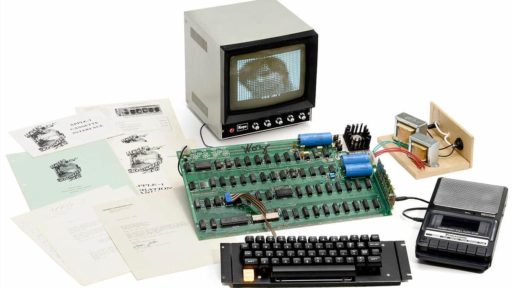 Read more about the article Apple 1 Computer Sells For $671,400 At Auction