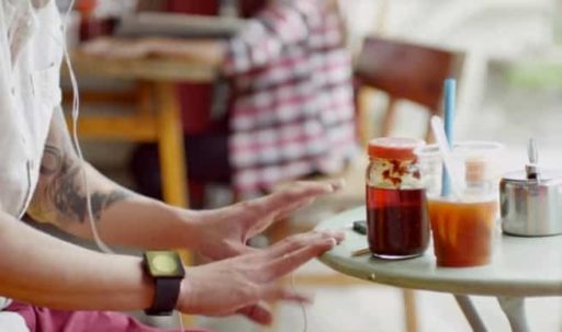 Read more about the article Apple’s iPhone Music Ad Shows Off An iWatch Look-Alike