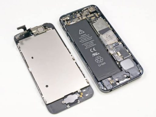 Read more about the article Leaked Image Shows iPhone 5S With Dual-LED Flash And Bigger Battery