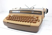 To Avoid Security Leaks, Kremlin Resorts To Typewriters