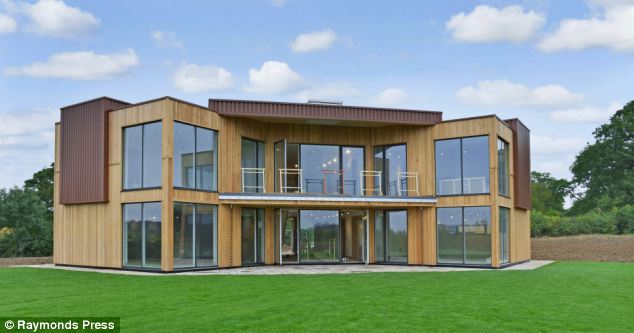 UK's First Solar-powered House - 1