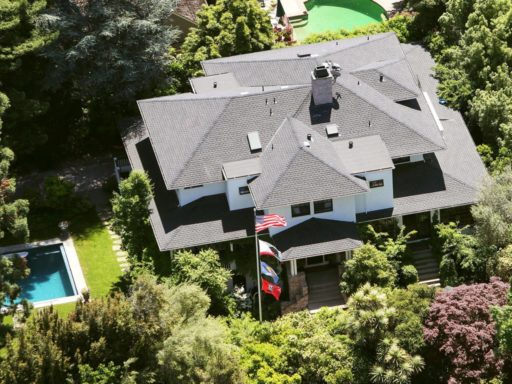 Read more about the article Zuckerberg Purchases Four Houses Adjacent To His Home In Palo Alto