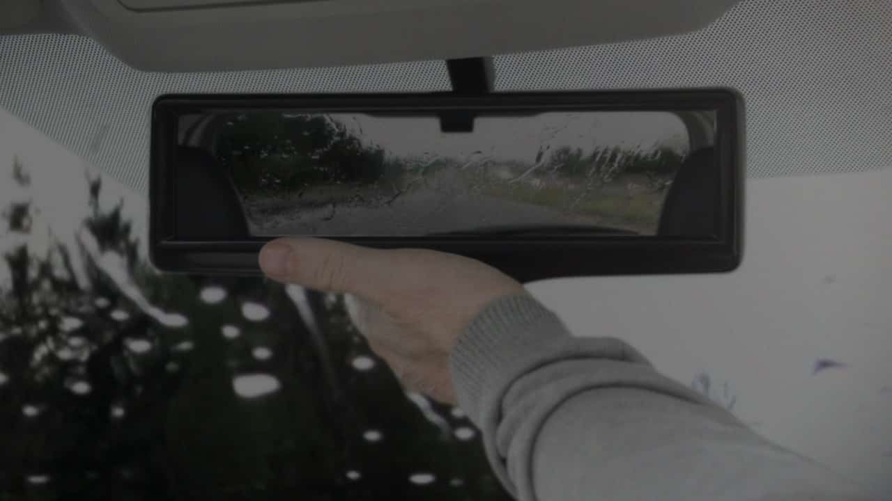 Smart Rearview Mirror in Rain