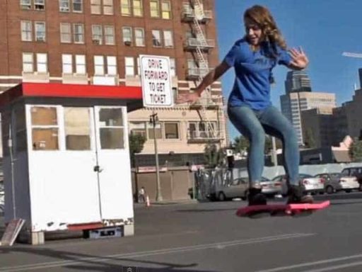 Read more about the article This Brilliantly Made Fake Hoverboard Video Is Trolling The Internet